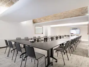 Intimate 75 m² Meeting Room in Paris 9th Arrondissement
