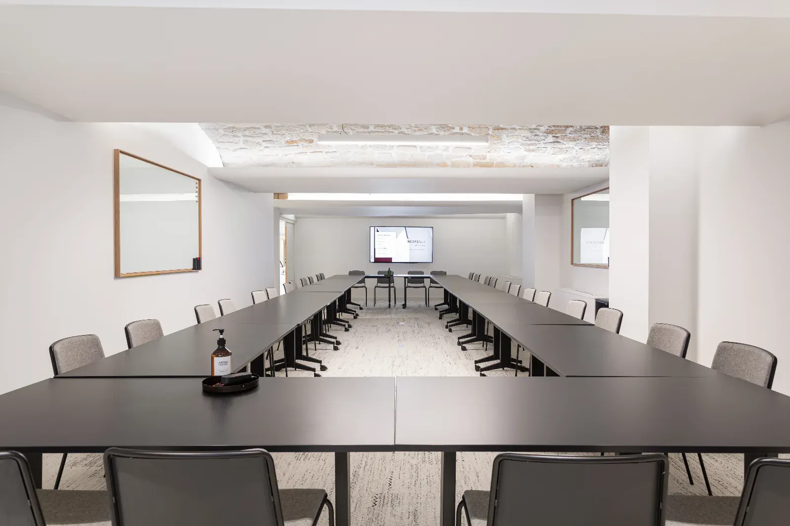 Intimate 75 m² Meeting Room in Paris 9th Arrondissement
