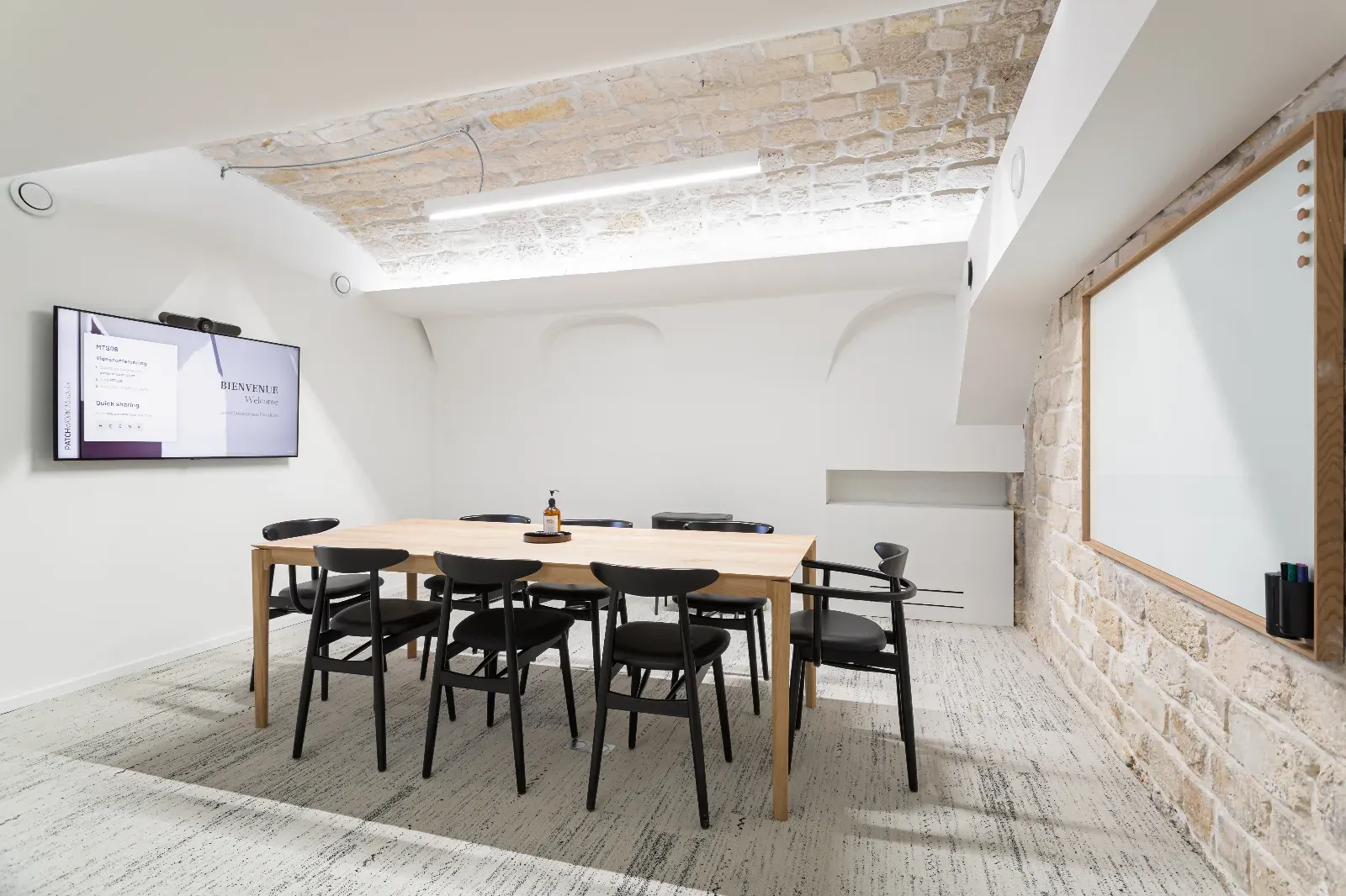 Intimate 18 m² Meeting Room in Paris