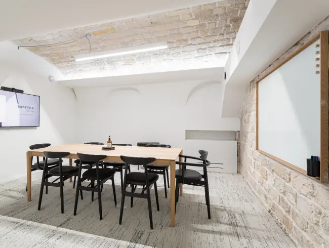 Intimate 18 m² Meeting Room in Paris