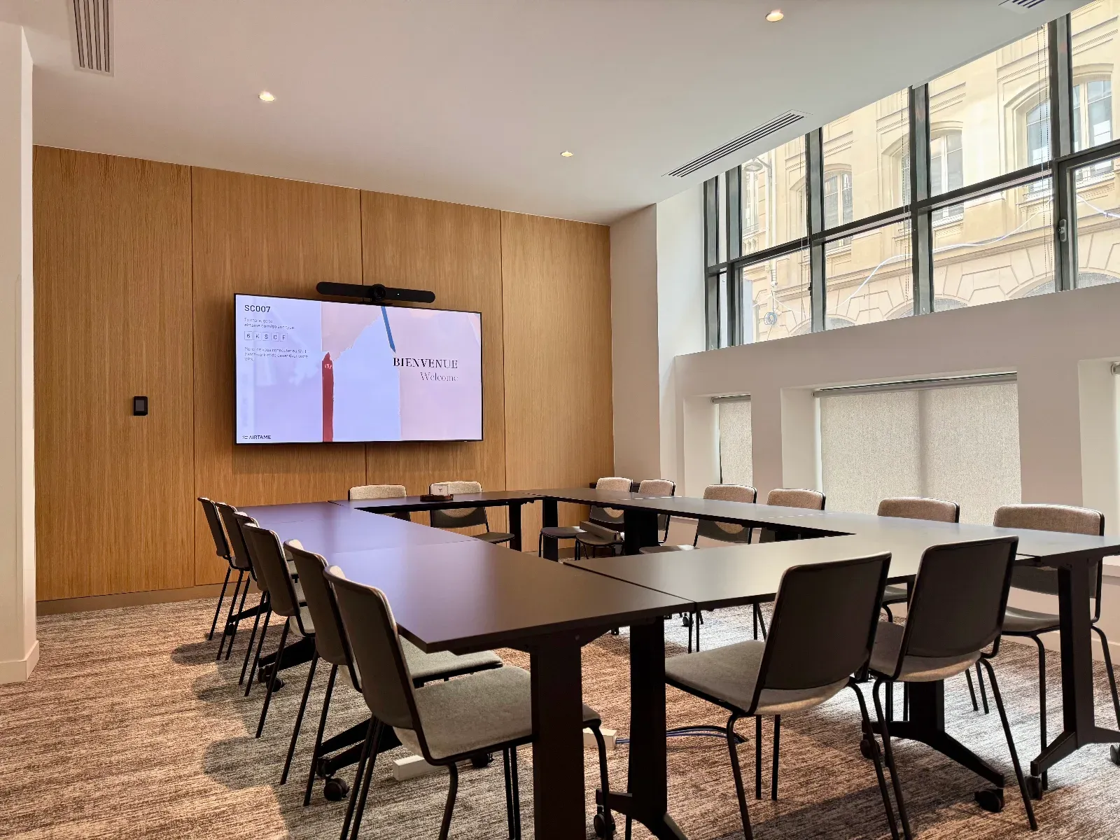 Room for Small Business Events in Paris