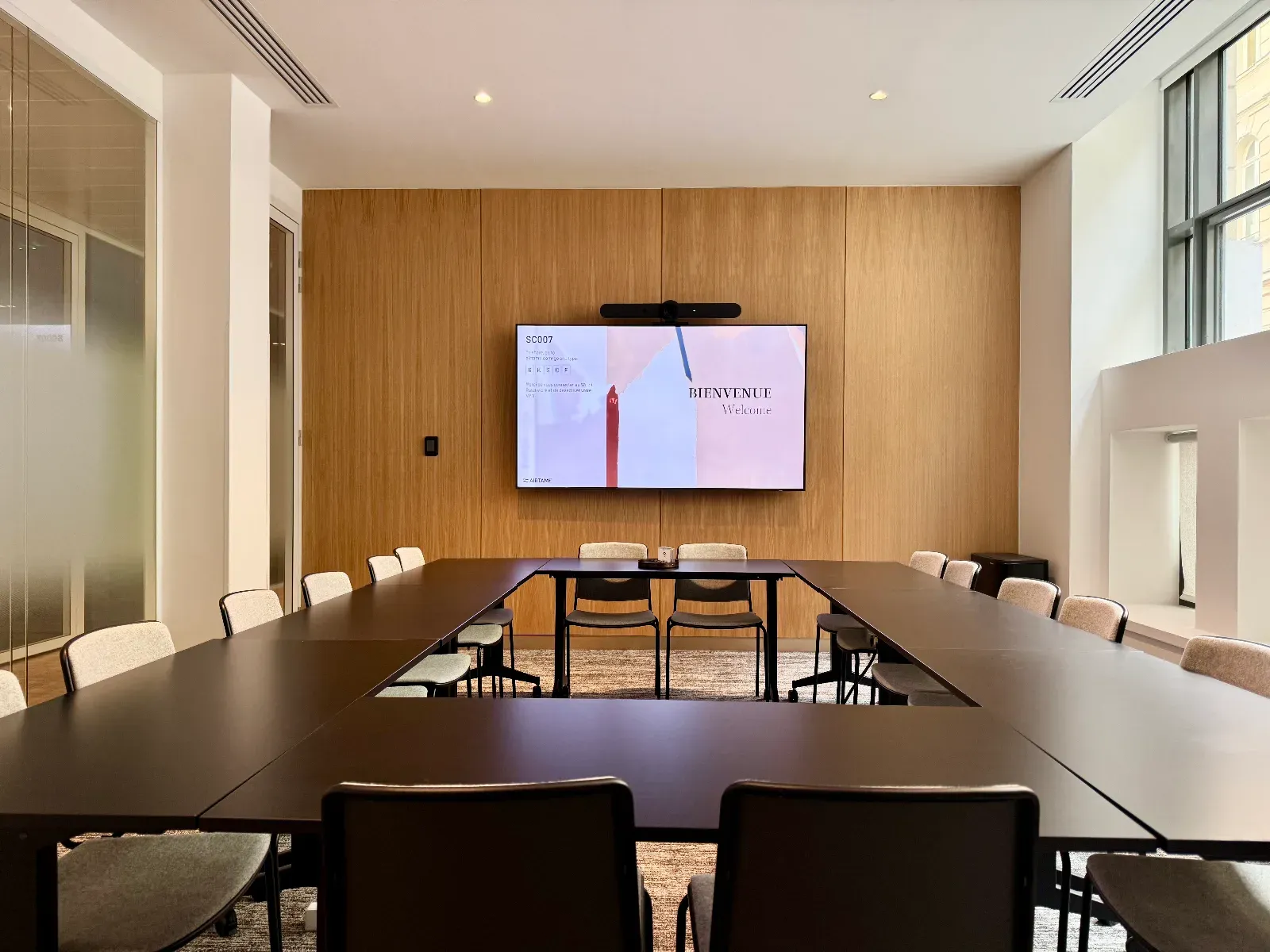Room for Small Business Events in Paris