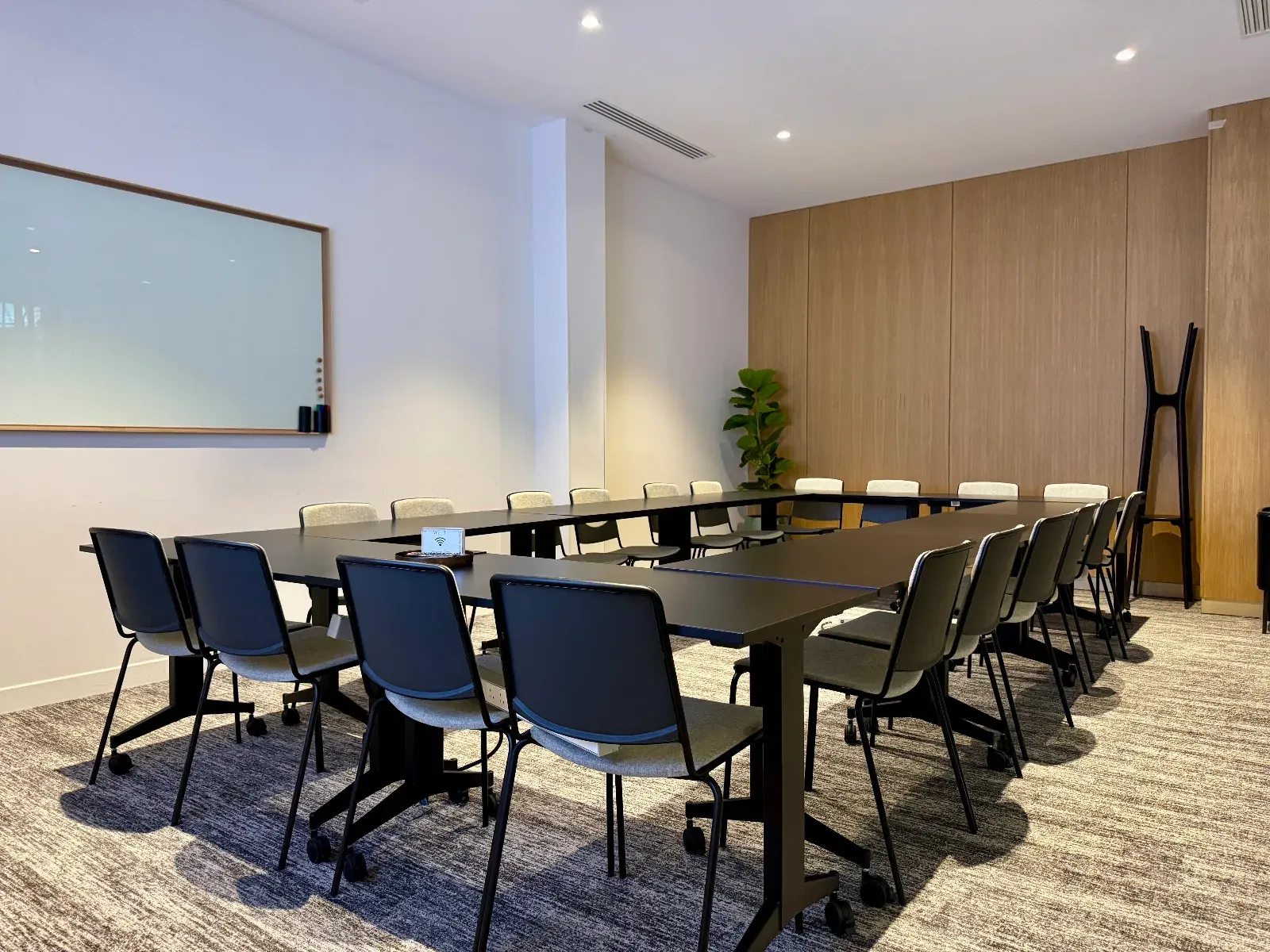 Sainte-Cécile Meeting Room — A Versatile Space for Business Events in Paris