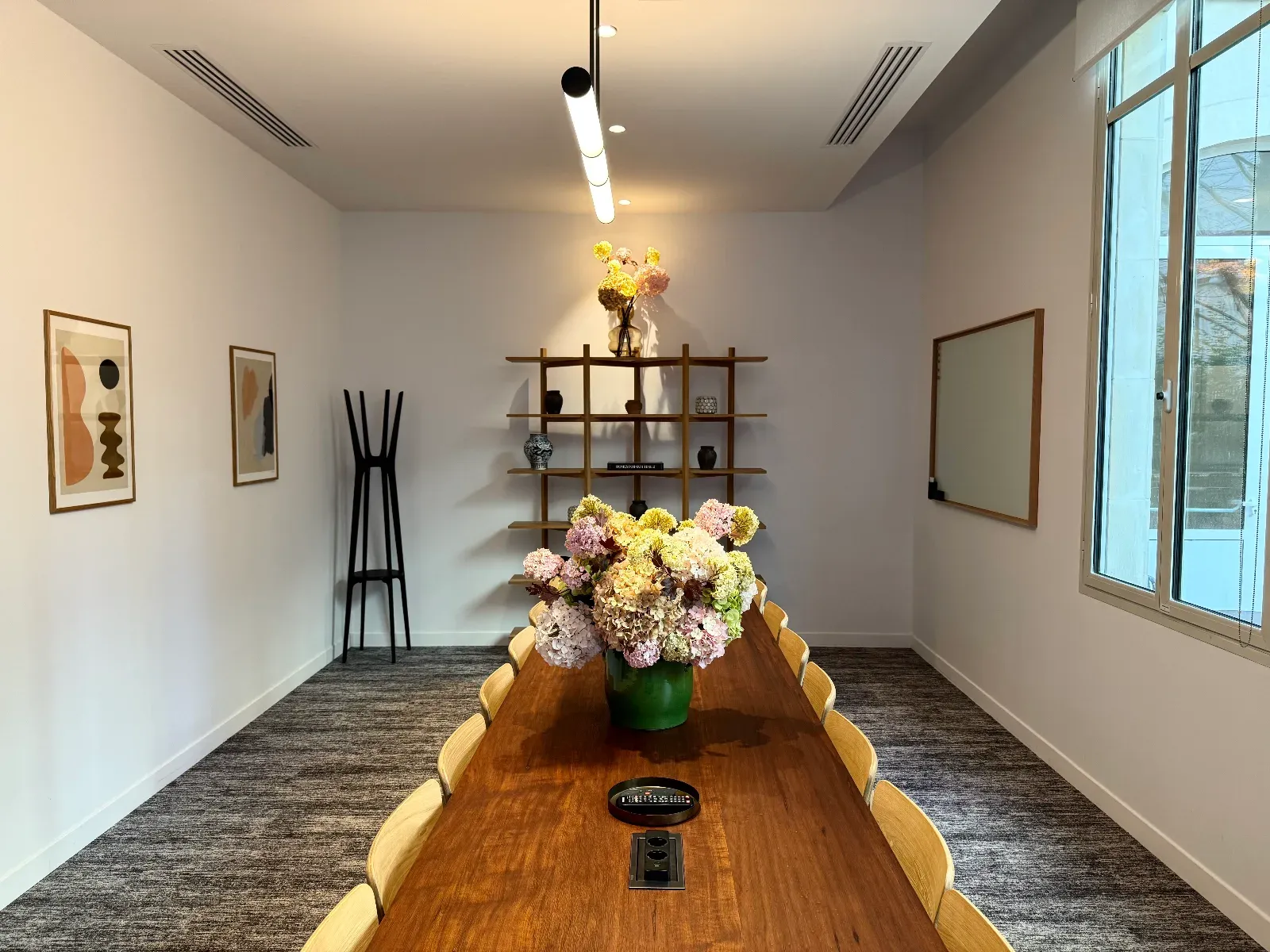 Intimate Meeting Room in Paris 9th — 28 m² for Business Events