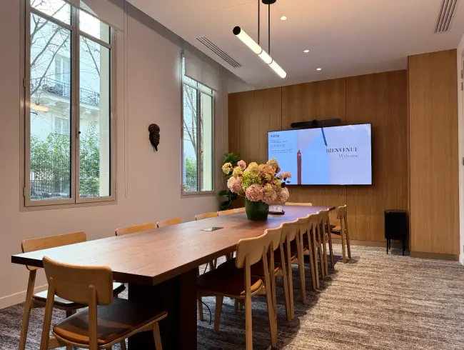 Intimate Meeting Room in Paris 9th — 28 m² for Business Events