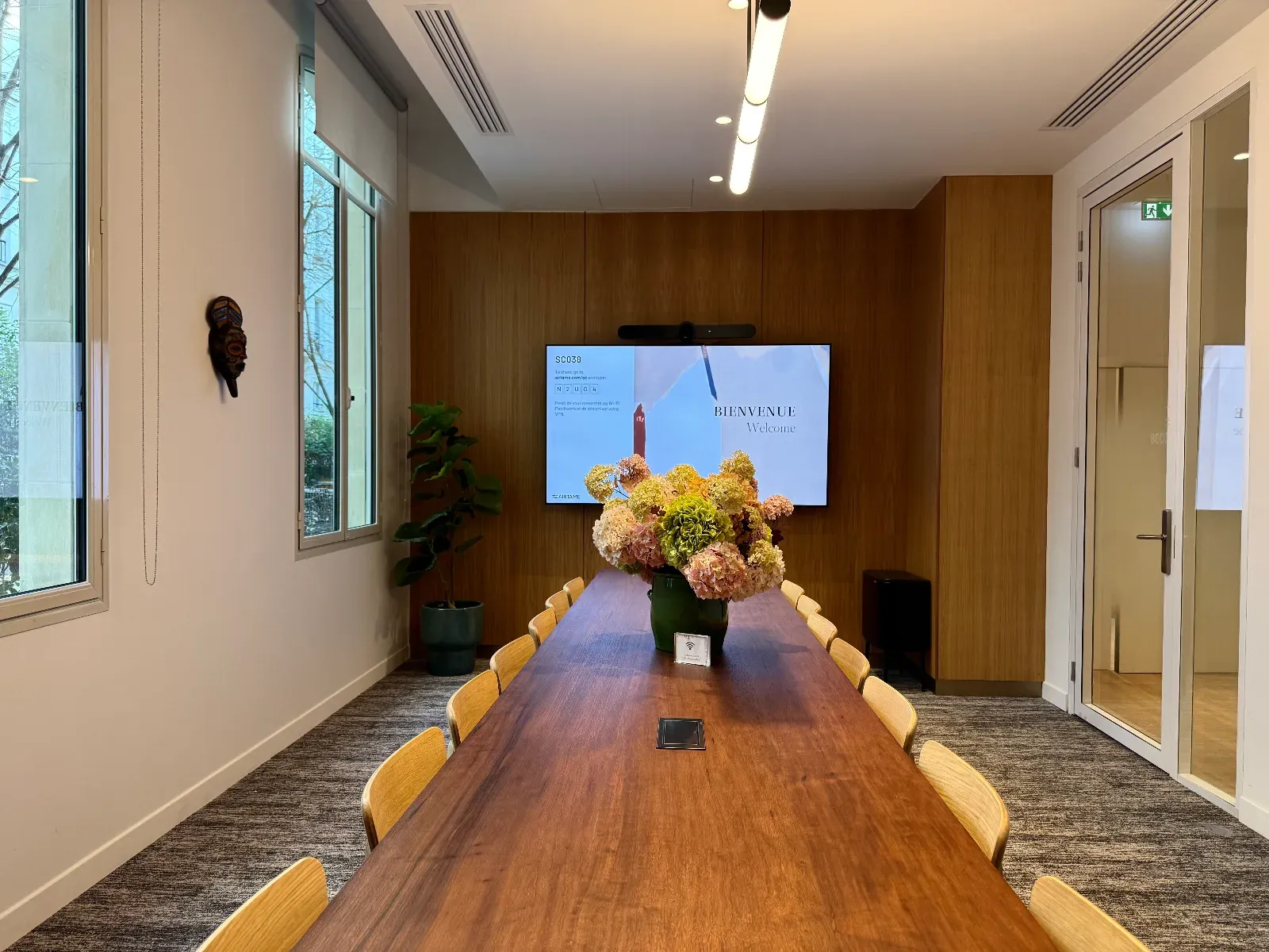 Intimate Meeting Room in Paris 9th — 28 m² for Business Events