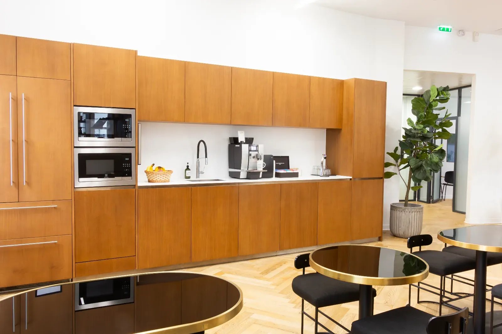 Spacious 137 m² Venue for Professional Events in Paris