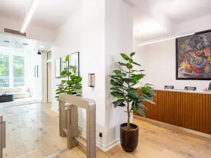 Five 9 m² Meeting Rooms in Paris 11e | Native Spaces