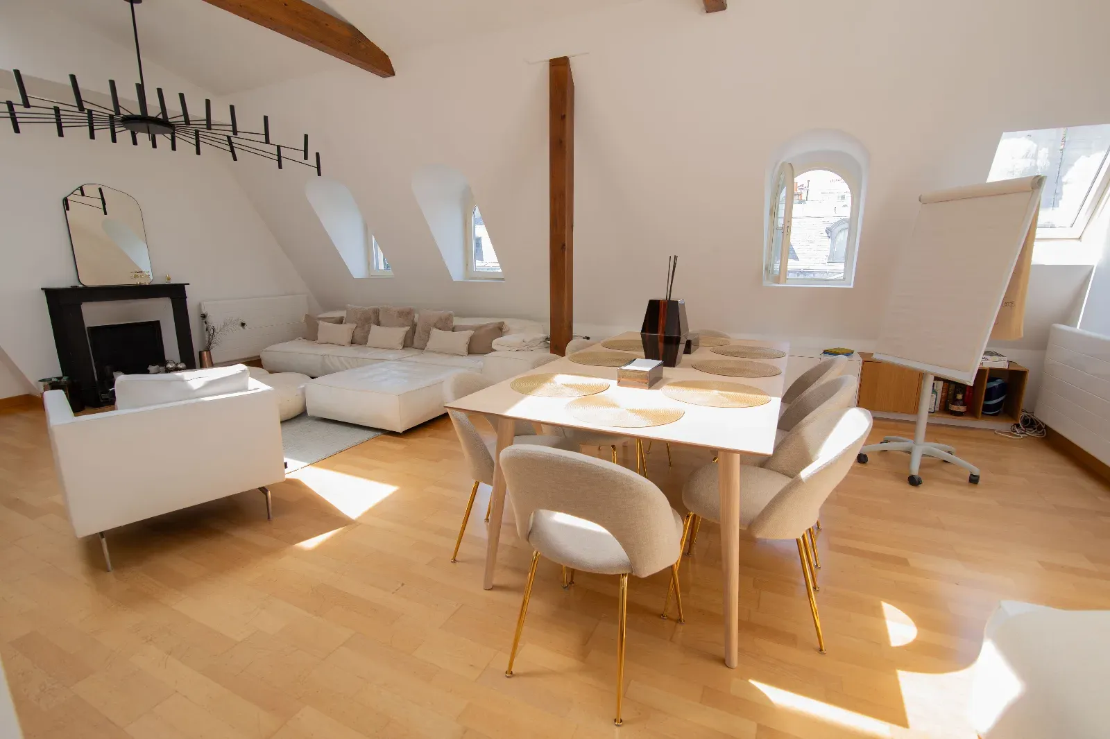 Haussmann-Style Loft with City Views in Paris's Golden Triangle
