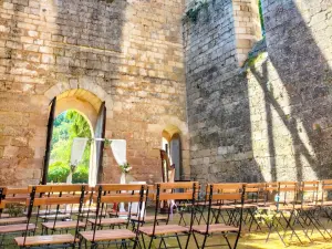 Abbaye à Béruges : Lieu Unique pour Événements en France