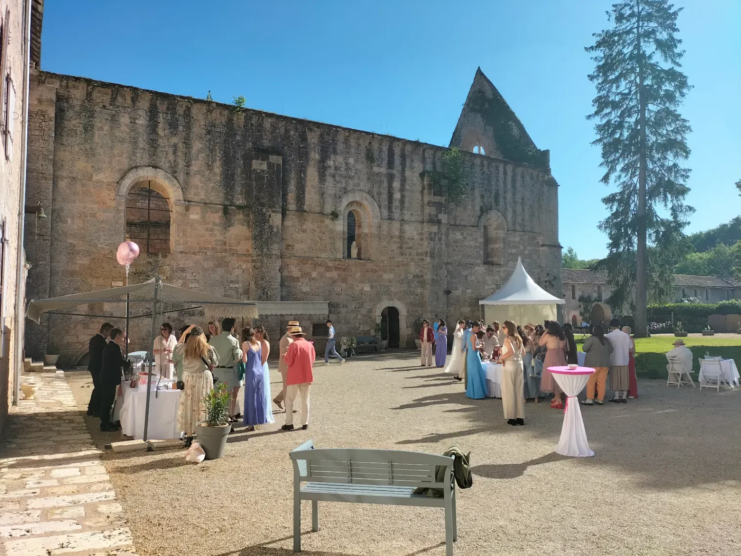 Abbaye à Béruges : Lieu Unique pour Événements en France