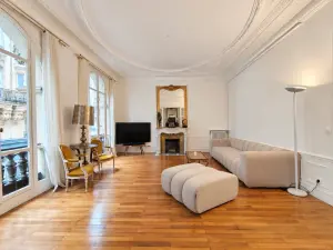 Appartement Haussmannien pour tournages et shootings photo à Neuilly-sur-Seine