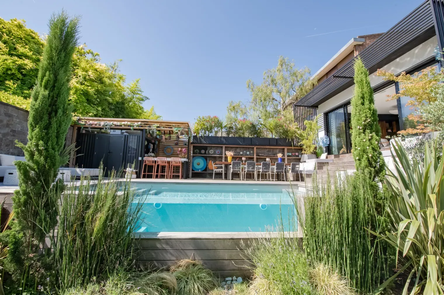 Contemporary House with Pool and Garden 5 km from Paris
