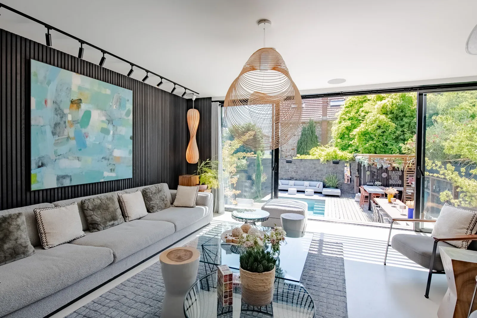 Contemporary House with Pool and Garden 5 km from Paris