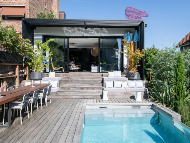 Contemporary House with Pool and Garden 5 km from Paris