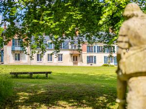 Manoir Near Chantilly: Elegant Estate for Events 45 Minutes from Paris