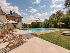 Manoir Near Chantilly: Elegant Estate for Events 45 Minutes from Paris