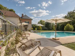 Manoir Near Chantilly: Elegant Estate for Events 45 Minutes from Paris