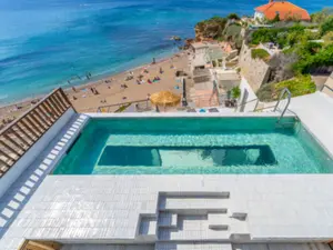 Villa Contemporaine en Bord de Mer à Marseille — Lieu d'Exception pour vos Événements