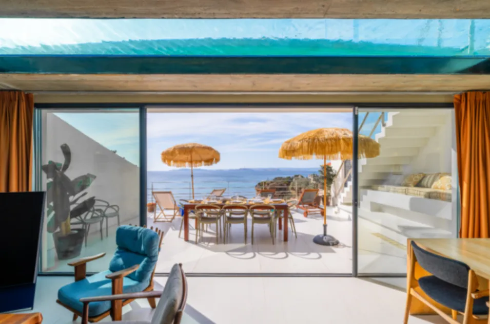Villa Contemporaine en Bord de Mer à Marseille — Lieu d'Exception pour vos Événements
