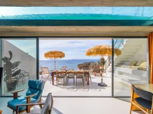 Villa Contemporaine en Bord de Mer à Marseille — Lieu d'Exception pour vos Événements
