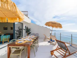 Villa Contemporaine en Bord de Mer à Marseille — Lieu d'Exception pour vos Événements