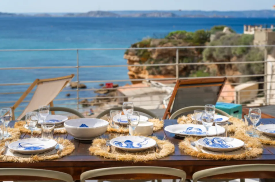 Villa Contemporaine en Bord de Mer à Marseille — Lieu d'Exception pour vos Événements