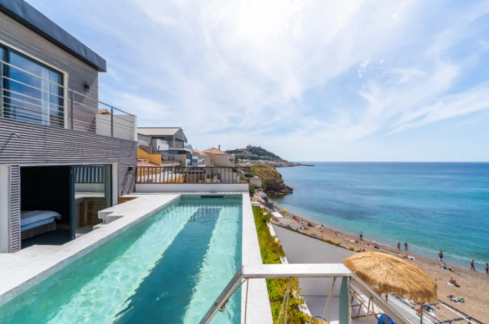 Villa Contemporaine en Bord de Mer à Marseille — Lieu d'Exception pour vos Événements