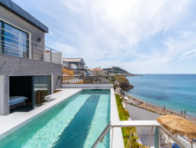 Villa Contemporaine en Bord de Mer à Marseille — Lieu d'Exception pour vos Événements