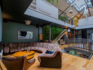 Loft tropical avec jardin intérieur à Paris