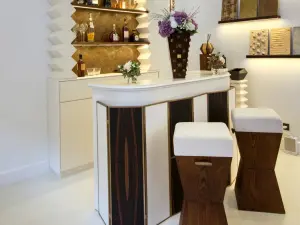 Showroom lumineux avec pièces de designers à Bourg-la-Reine
