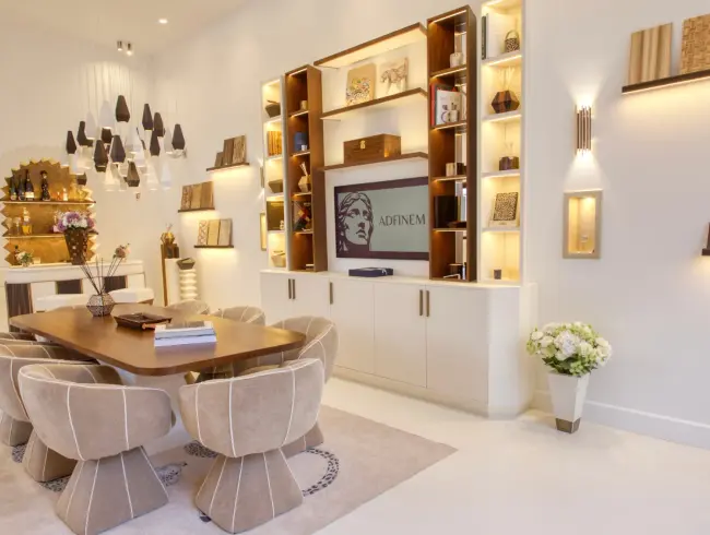 Showroom lumineux avec pièces de designers à Bourg-la-Reine