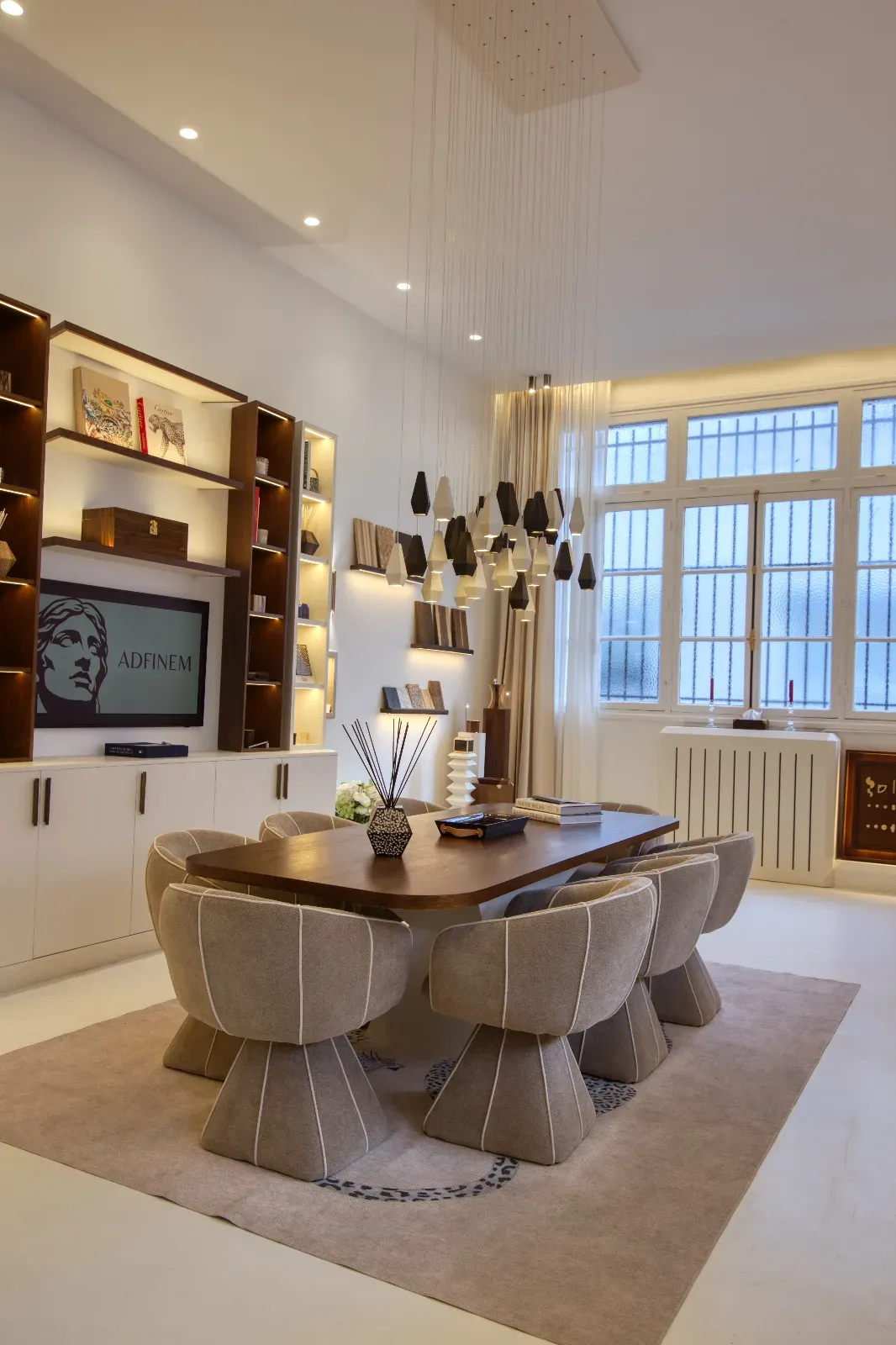 Showroom lumineux avec pièces de designers à Bourg-la-Reine