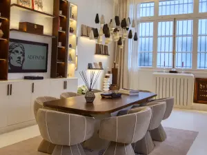 Showroom lumineux avec pièces de designers à Bourg-la-Reine