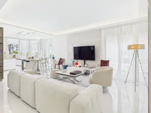 Modern 3-Bedroom Penthouse with Rooftop Terrace in Cannes