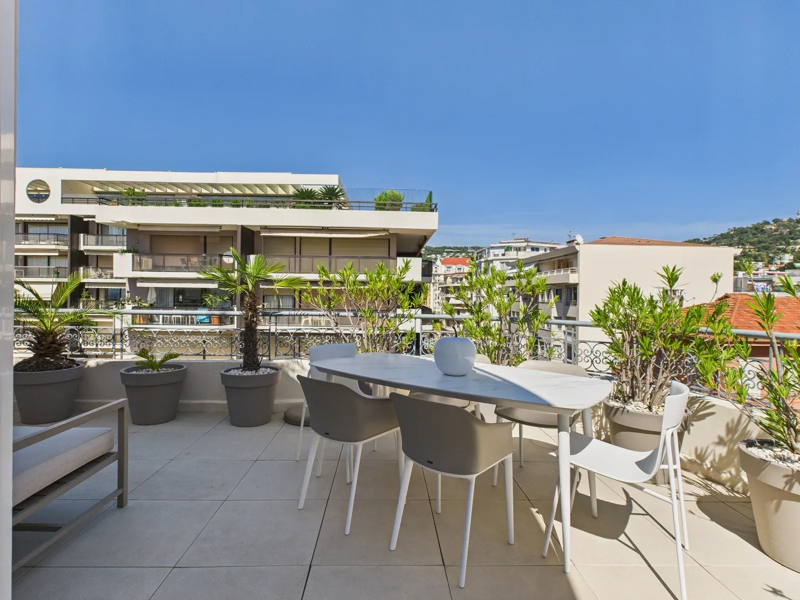 Penthouse Moderne 3 Chambres avec Terrasse sur le Toit à Cannes