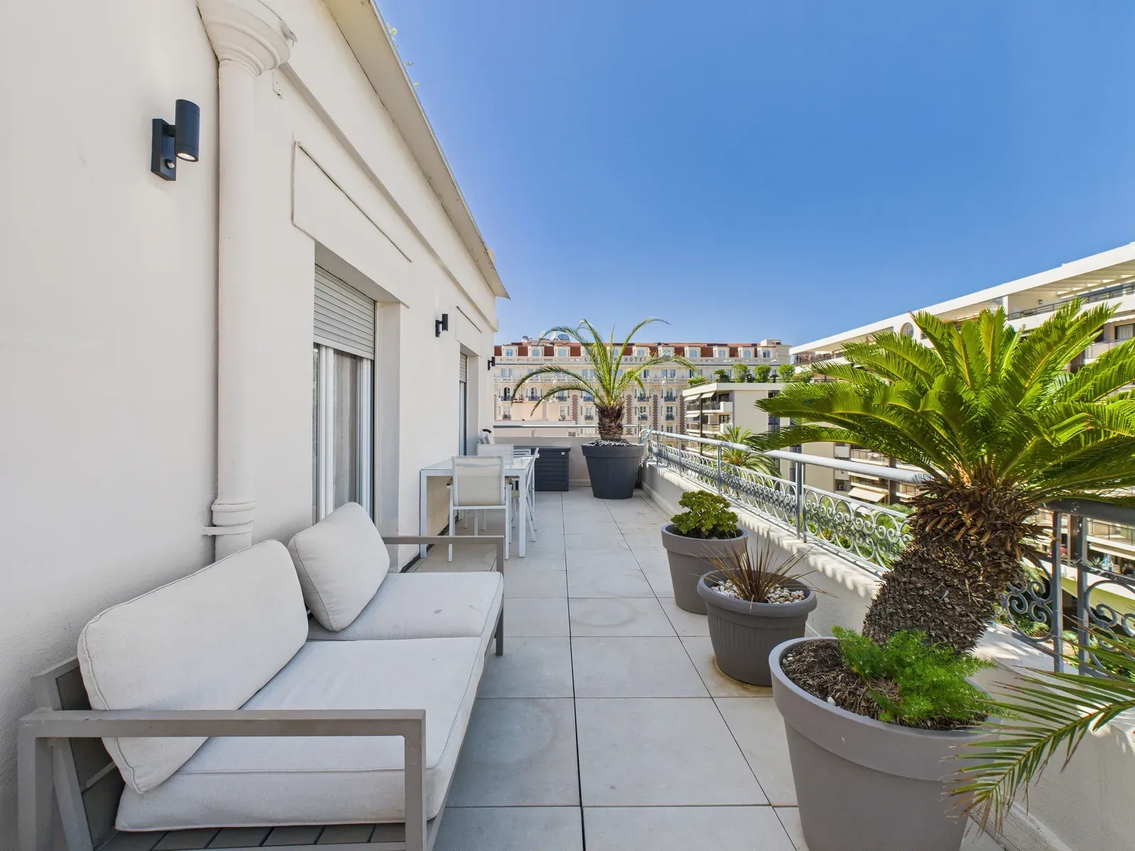 Penthouse Moderne 3 Chambres avec Terrasse sur le Toit à Cannes