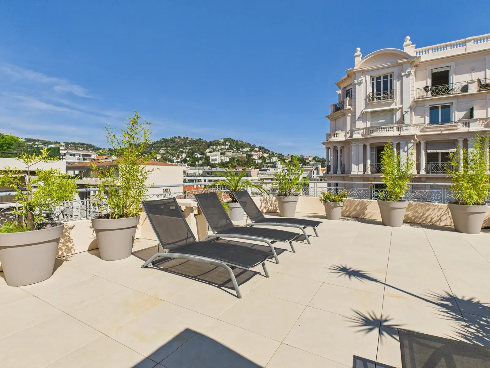 Penthouse Moderne 3 Chambres avec Terrasse sur le Toit à Cannes