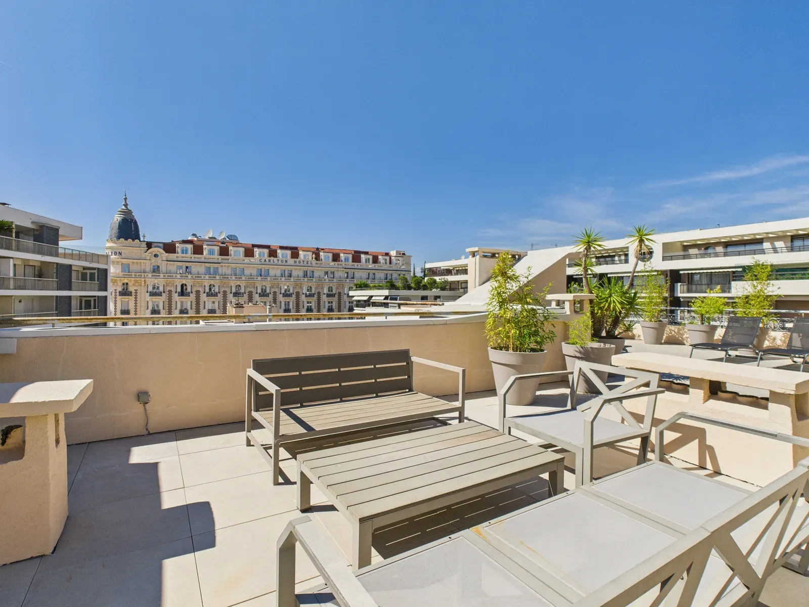 Penthouse Moderne 3 Chambres avec Terrasse sur le Toit à Cannes