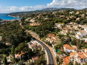 Villa with Balinese atmosphere and sea view in Cassis