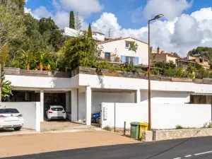 Villa with Balinese atmosphere and sea view in Cassis