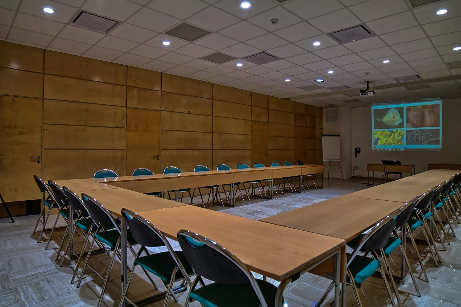 Lieu d'événement polyvalent à Paris avec lumière naturelle et art