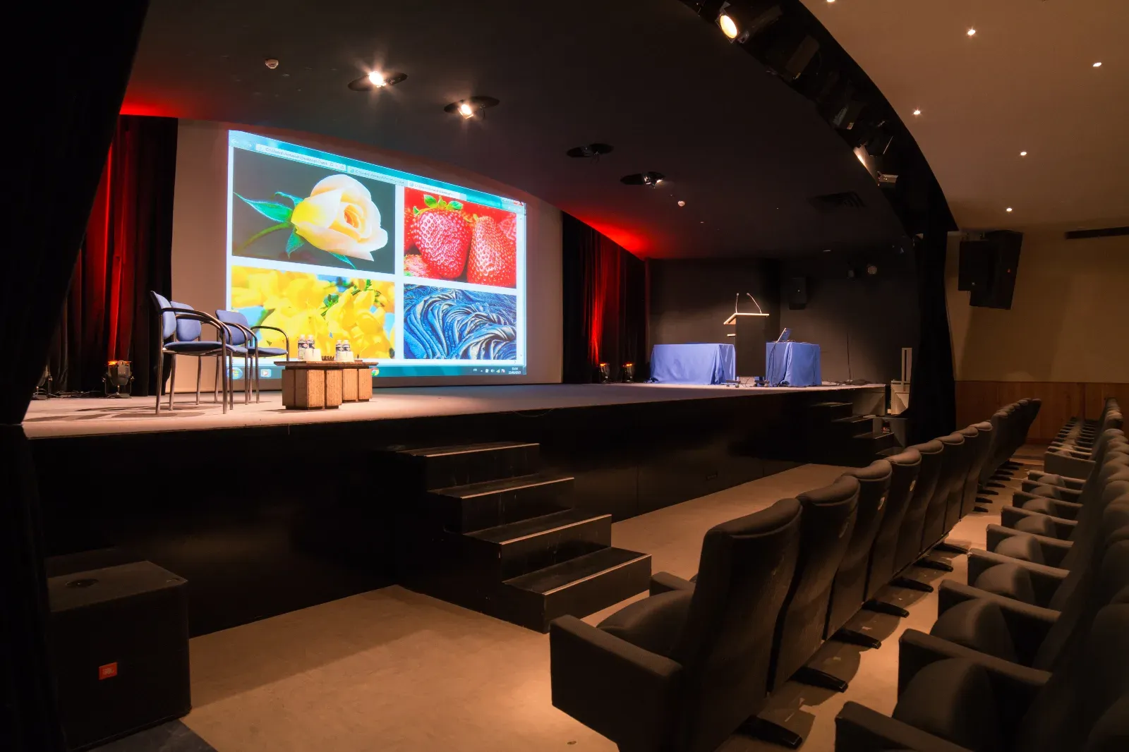 Auditorium spacieux de 450 m² à Paris pour conférences et événements d'entreprise