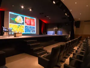 Auditorium spacieux de 450 m² à Paris pour conférences et événements d'entreprise