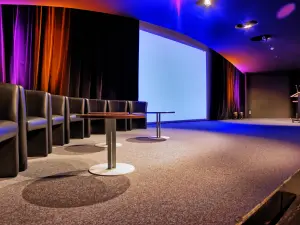 Auditorium spacieux de 450 m² à Paris pour conférences et événements d'entreprise