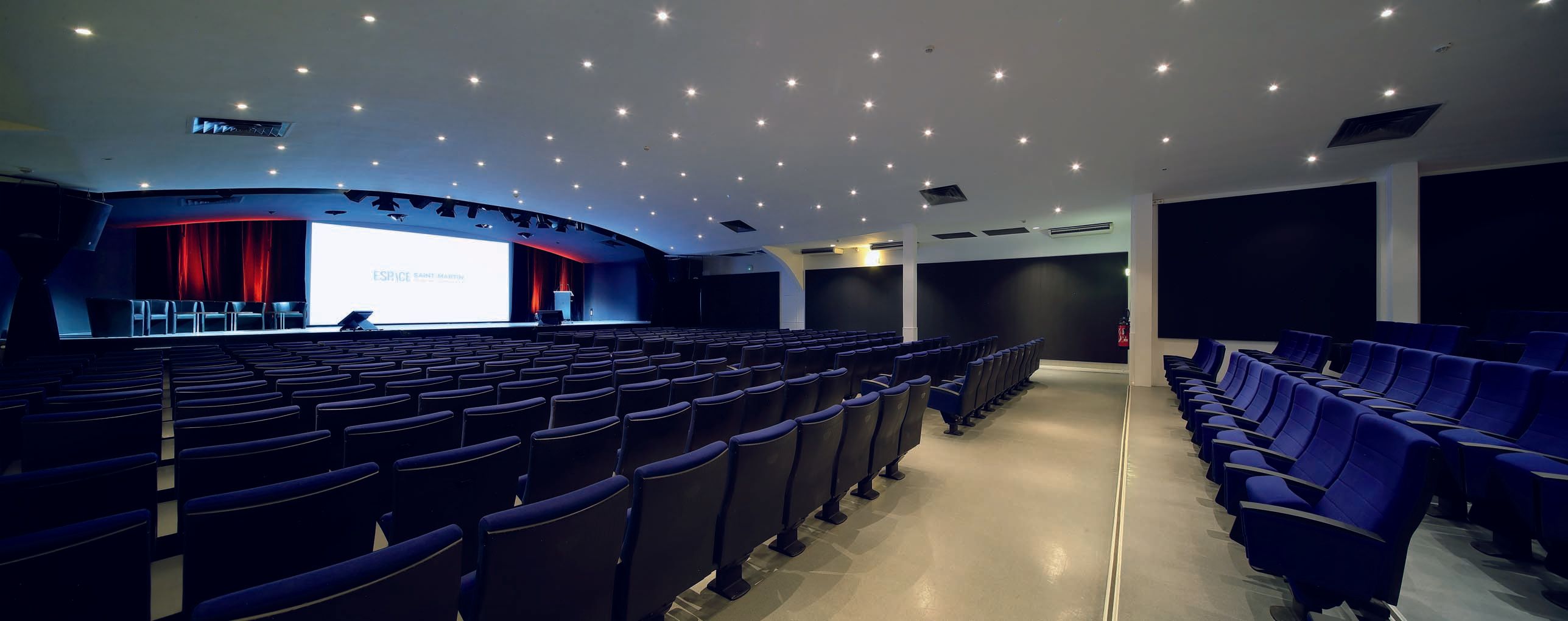 Auditorium spacieux de 450 m² à Paris pour conférences et événements d'entreprise