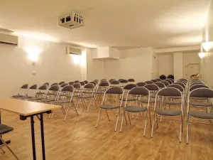 Espace Élégant de 60 m² pour Réunions et Événements à Paris