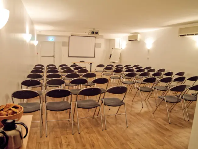 Espace Élégant de 60 m² pour Réunions et Événements à Paris
