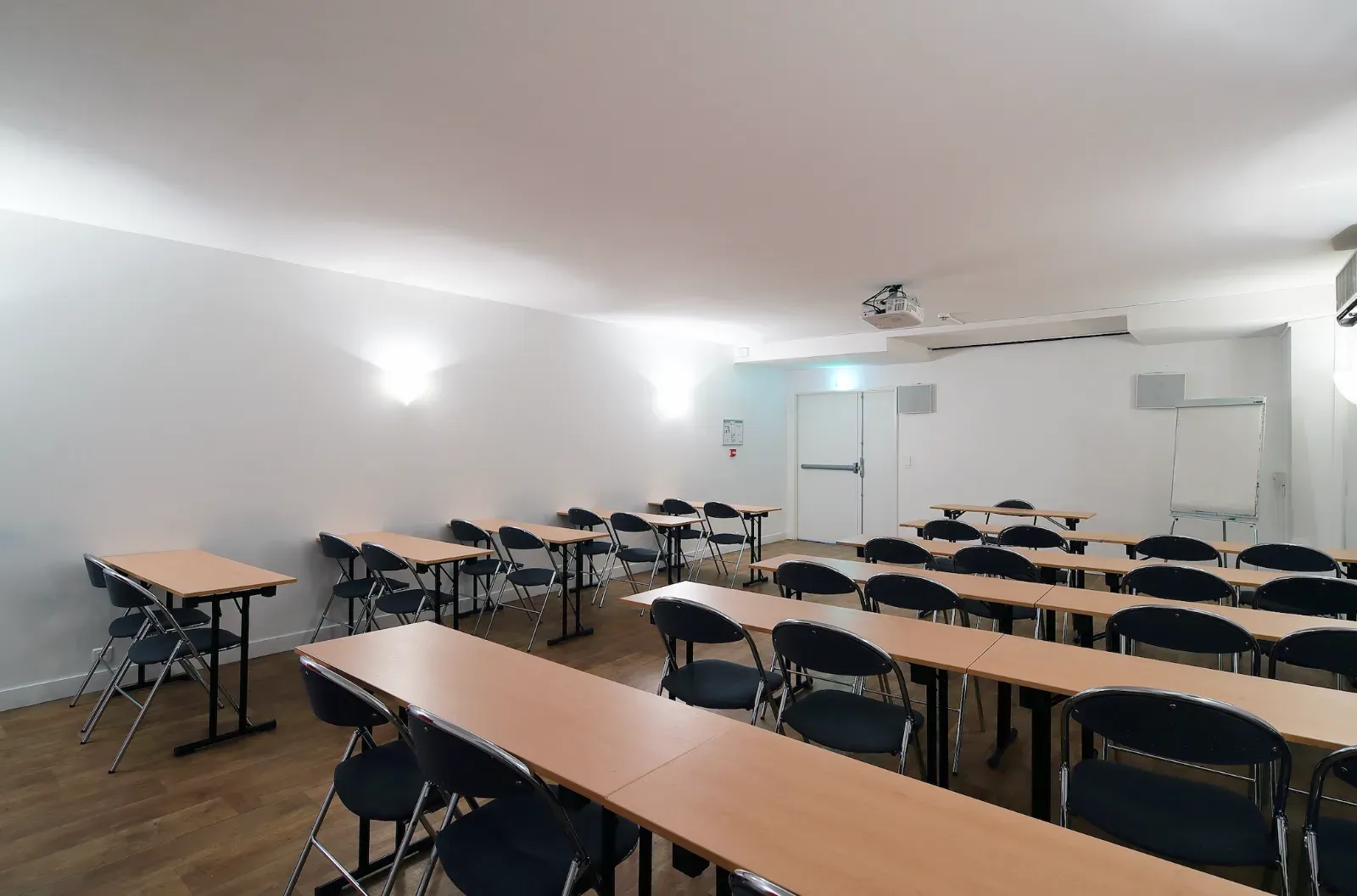Espace Élégant de 60 m² pour Réunions et Événements à Paris