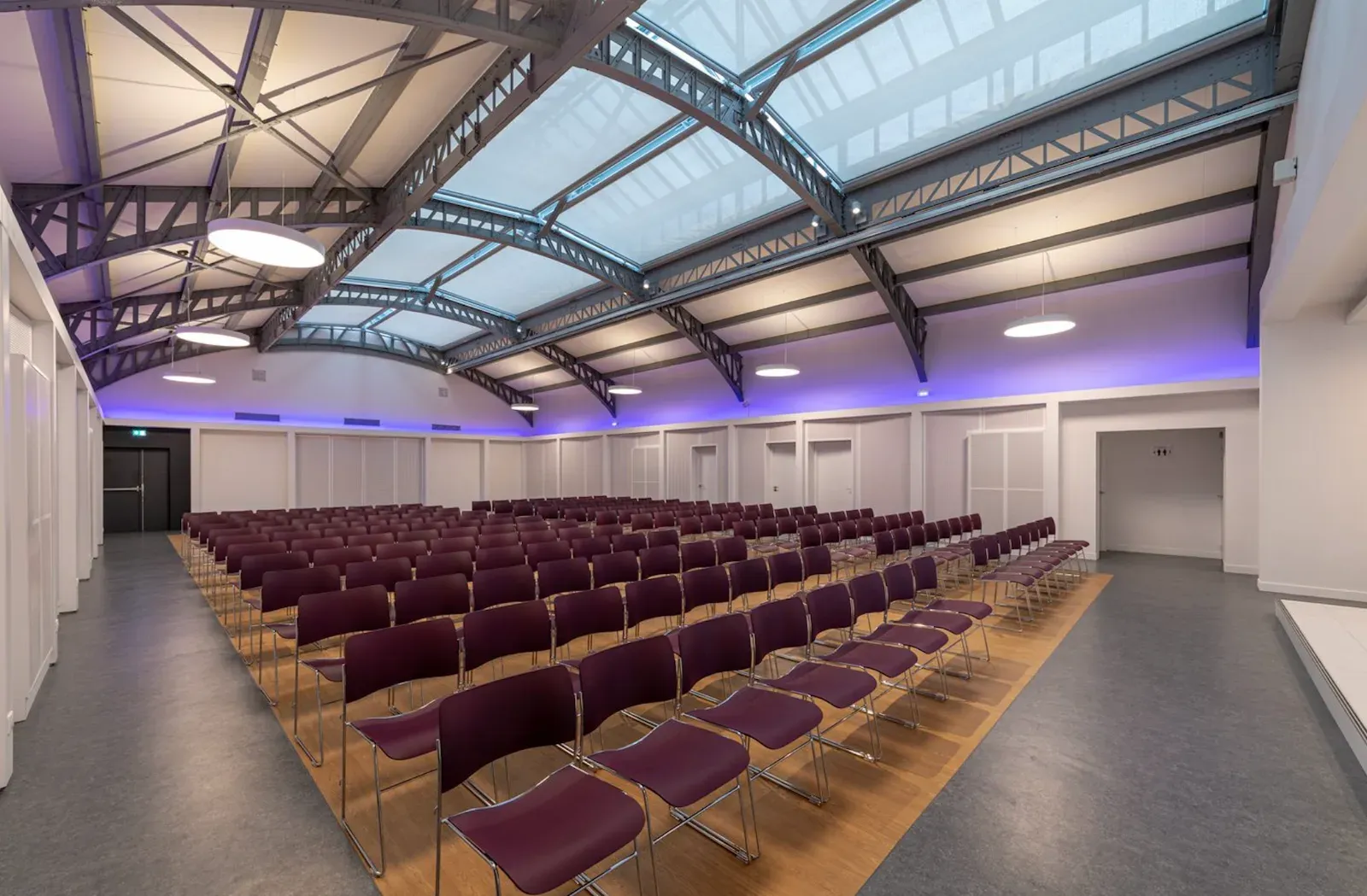 Espace événementiel spacieux de 240 m² à Paris pour séminaires et conférences